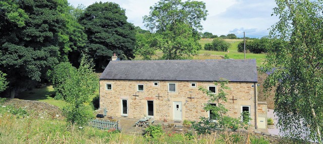 4 bedroom accommodation in Holymoorside, near Chesterfield