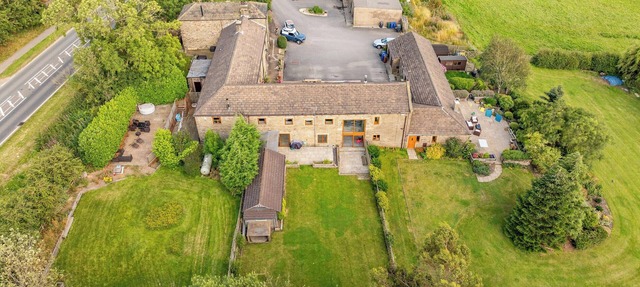 4 bedroom accommodation in Holmfirth