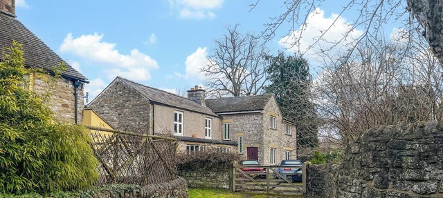 4 bedroom accommodation in Ashford-in-the-Water, near Bakewell