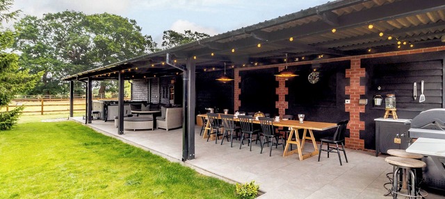 4 bedroom accommodation in Barnham