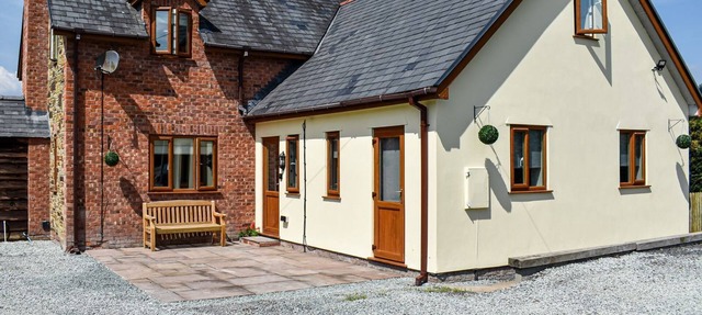 4 bedroom accommodation in Dolanog