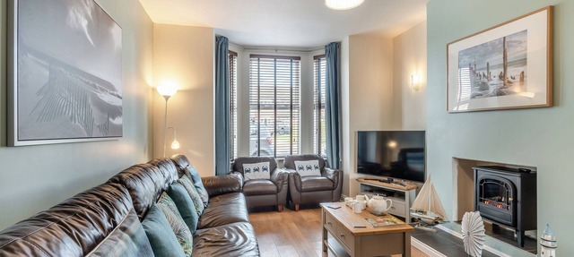 4 bedroom accommodation in Bacton
