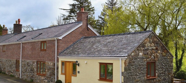 4 bedroom accommodation in Penyffordd, near Chester