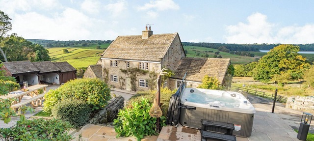 4 bedroom accommodation in Jack Hill, near Harrogate