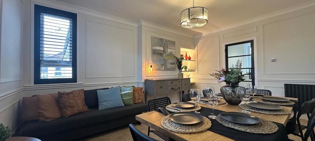 4-bedrooms Clydebank House with 2 bathrooms, separate entrance