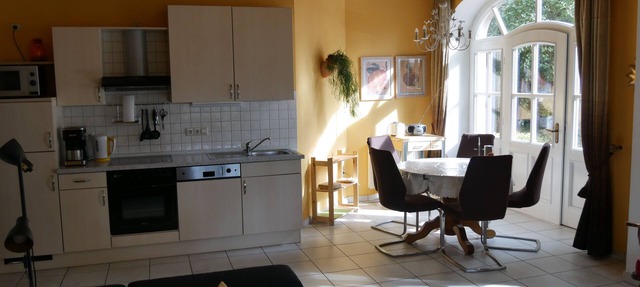 4-star disabled-friendly non-smoking apartment; pets on request