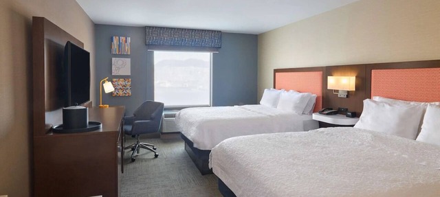 4 Units | Smithfield Haven: Ideal for Travelers Seeking Comfort & Style
