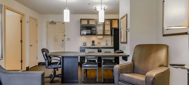 4 Units | Spacious Boston Suburb Stay | Family Getaway Near Aquarium & Fenway