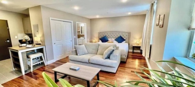 403 Luxury and Comfy King bed in Central city of philly