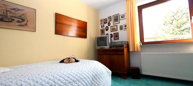 4865 Private Rooms