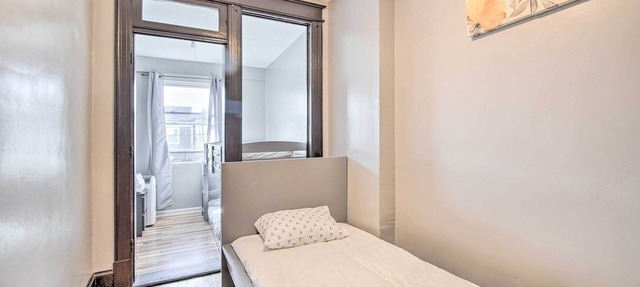 4BR+Parking central townhouse walk to metro&shops