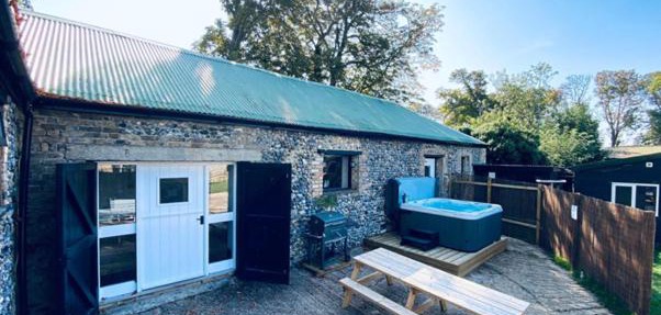 5 Bed Barn Conversion - with private hot tub