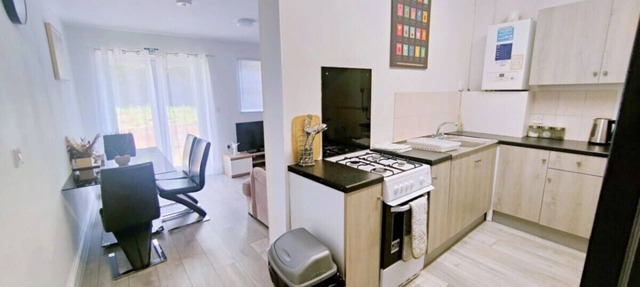 5 Bed Contractor Pad, Parking, Fast Wifi, Spacious