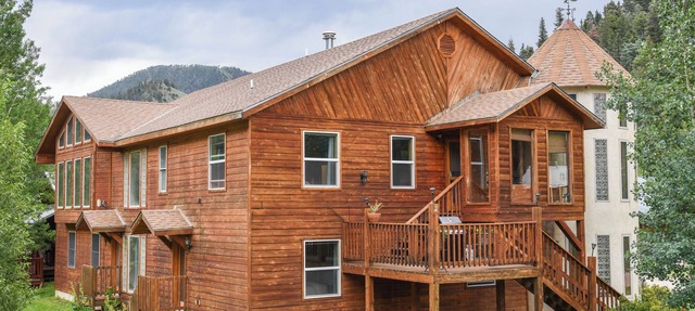 5 bedroom accommodation in Red River