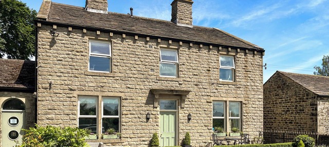 5 bedroom accommodation in Baildon