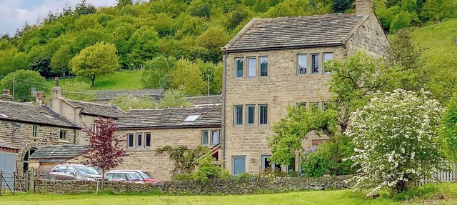 5 bedroom accommodation in Slaithwaite, near Huddersfield