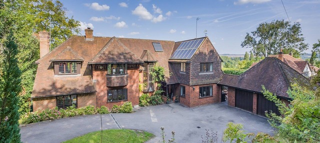 5 bedroom accommodation in Marlow