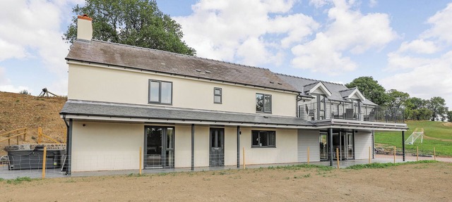 5 bedroom accommodation in Meifod