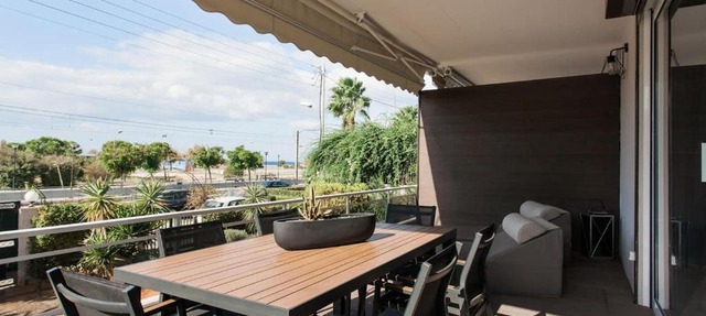 5BD 2 Level Beachfront Luxury Apt by the Olon