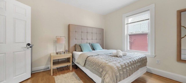 5BR 2BTH Bright & Spacious Apt in Brighton