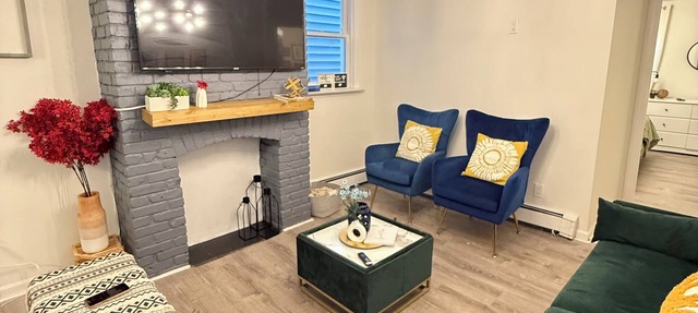 5BR 3BTH House, Steps to Bars,Dining,NYC Access+GameRm+Backyard w/BBQ+parking