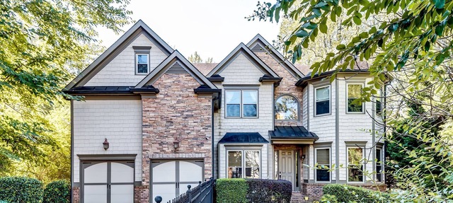 6 BDRM, 5.5Bath Brookhaven home. Sleeps 12 with pool and Family friendly. Fenced