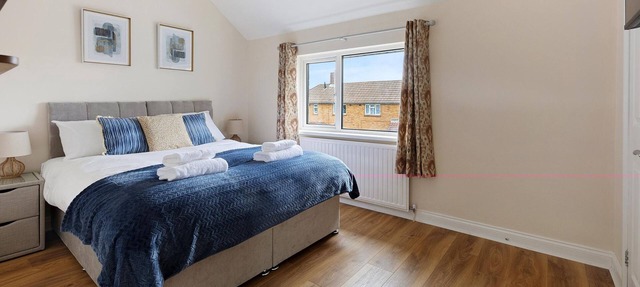 6 Bed, 2 Bath, with Free Parking & Wi-Fi