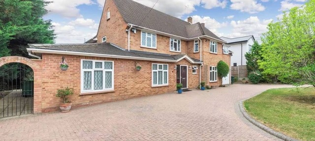 6 Bed House - Sleeps 11 - Pets - Garden - Parking