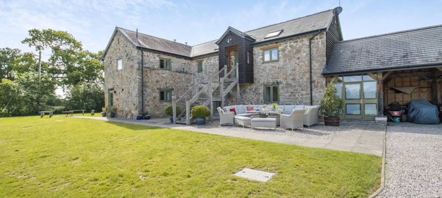 6 Bed in Llansantffraid (oc-r42827)
