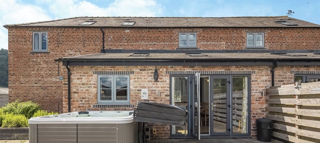 6 bedroom accommodation in Trevor, near Llangollen