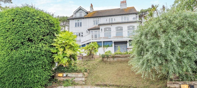 6 bedroom accommodation in St Margarets Bay, Dover