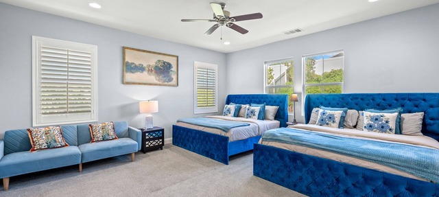 6BD/3BA/Villa/10Beds/Grill/NearUCR/Large Space/clean/outdoor furniture