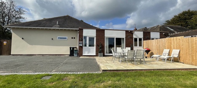 A 3 bed property located on private grounds at the Top of the Ridge in Cheshire.