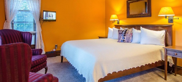 A comfy 2nd Floor King B&B guestroom in Downtown Shelburne - Delicious Breakfasts! VAN