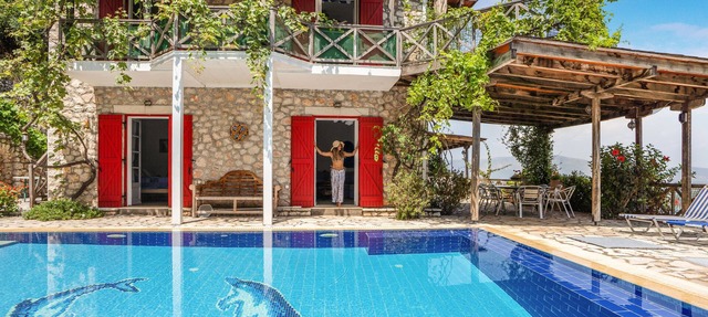 A HOME FROM HOME! Large stone Villa with pool & stunning views - FREE meal out!