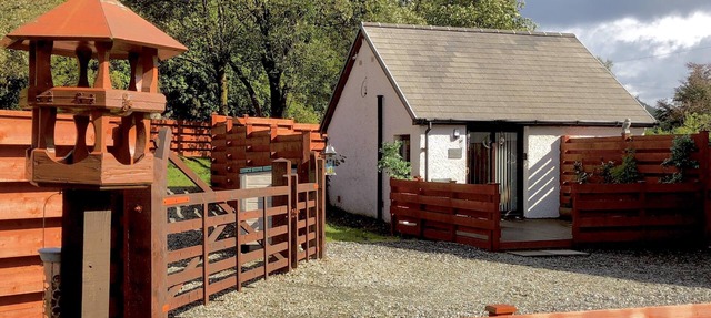 A Lovely Studio-Lodging for two, by the River in Scotland's first National Park