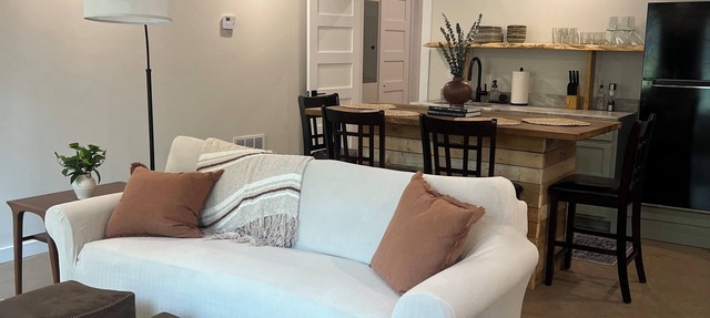 a modern HIDEOUT, cozy and quiet, minutes from downtown Athens and UGA!