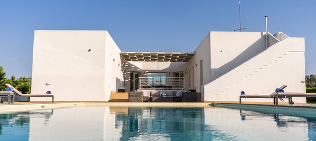 A modern villa set between Sava and Campomarino in a peaceful private setting.