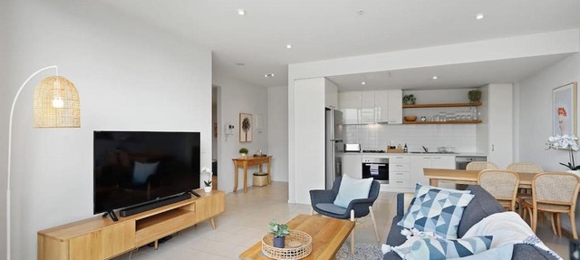 A River-side 2bdm Footscray Oasis + Parking