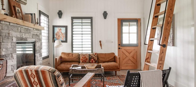 A secluded haven on 5,000 acres in NW Georgia, just 45 minutes from Atlanta and Chattanooga, and a quick 10-minute drive to downtown Rome. Explore private trails along the Etowah river, bask in wildlife, and gaze at mesmerizing stars. Your perfect es