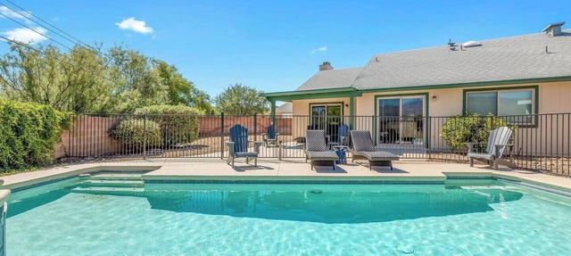 A Secluded & Spacious Retreat w/Heated Pool & Spa & Spectacular Mountain Views