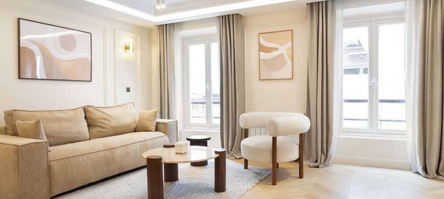 A Splendid 2-BR/2BA with Services in Opéra