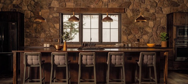 A stunning, modern Lodge with rustic charm at June Farms!