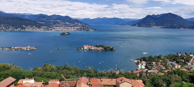 A window 2 overlooking Lake Maggiore!