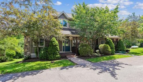 A Wisp-Er Away: 5BR retreat at Wisphot tub fire pit Ski Golf