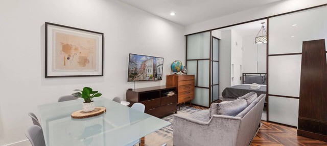 Above Ground 1BR with Kitchen, Washer/Dryer & AC!