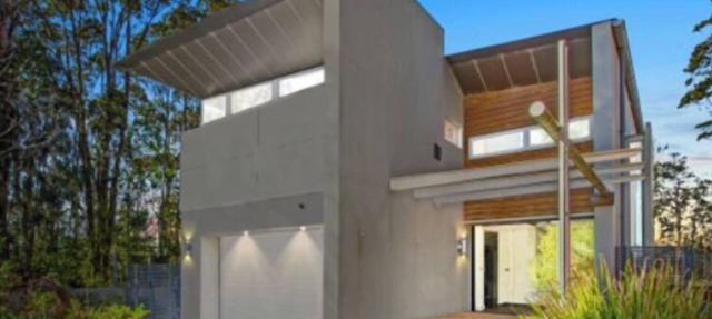 Absolute beachfront Designer house with spa