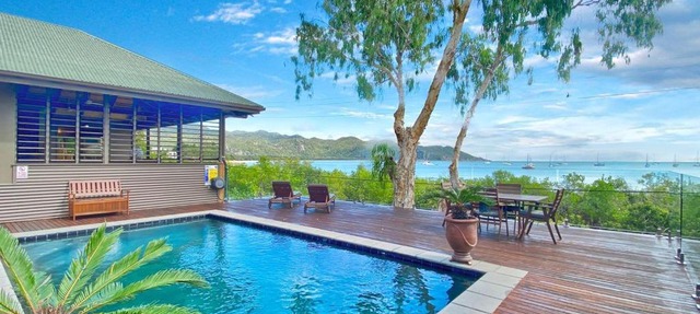 Absolute Beachfront and Pool House
