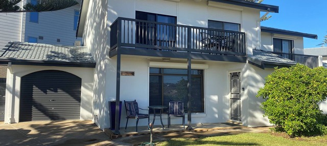 Absolute Beachfront Getaway Moana Beach