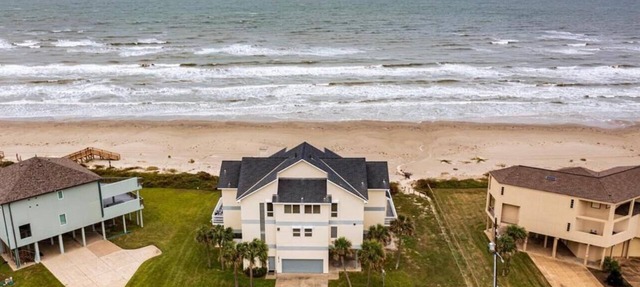 Absolute beachfront luxury villa in Indian Beach-first row